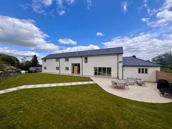4 Bedroom Detached House For Sale In Froncysyllte, Llangollen, LL20