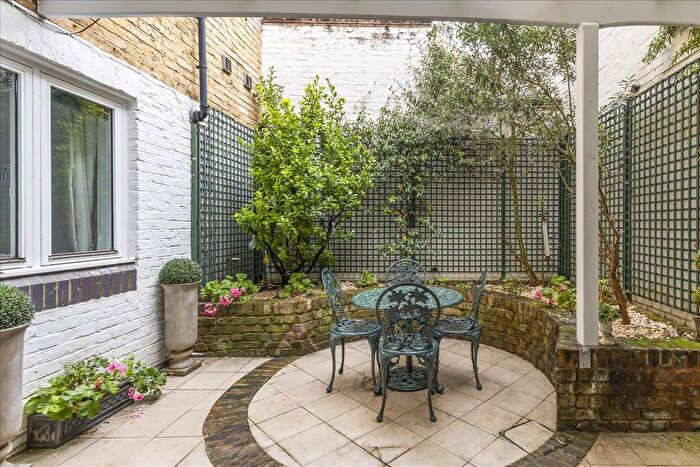 3 Bedroom Maisonette To Rent In Campden Street, London, W8