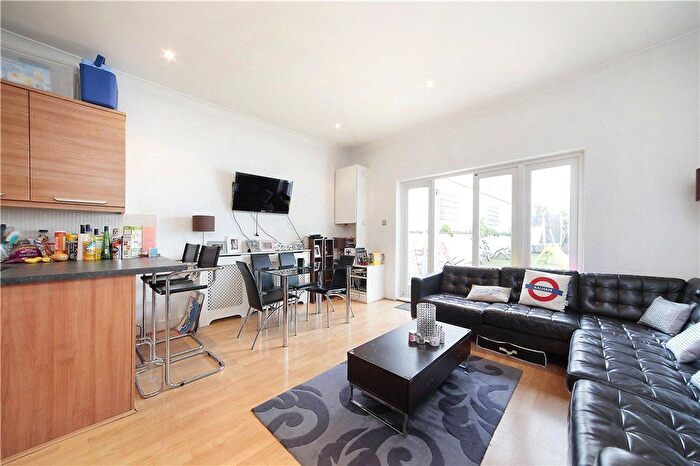 2 Bedroom Flat To Rent In Ravenswood Road, Clapham, SW12