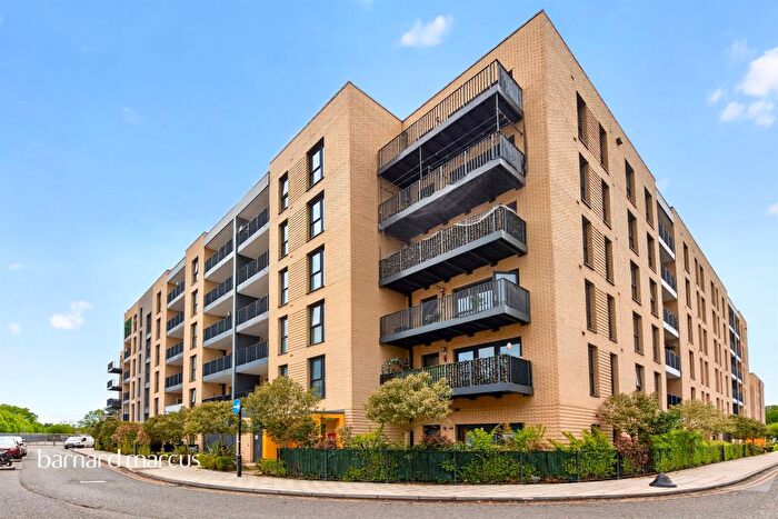 3 Bedroom Flat For Sale In Westmoreland Road, London, NW9