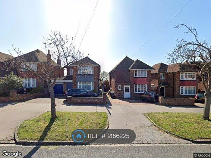3 Bedroom Detached House To Rent In Waddington Way, London, SE19