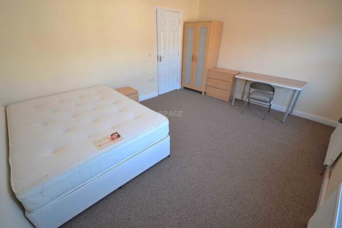 6 Bedroom Terraced House To Rent In Blenheim Road, University, RG1