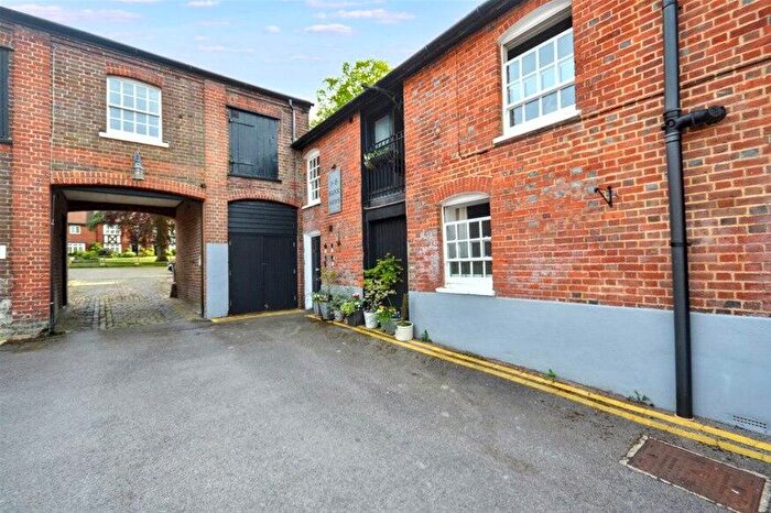 2 Bedroom Flat To Rent In High Street, Tring, Tring, HP23