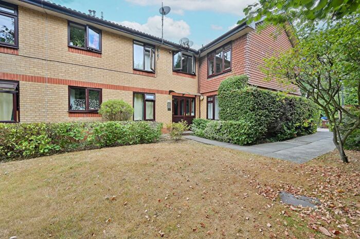 2 Bedroom Flat For Sale In Rydal Court, Watford, WD25