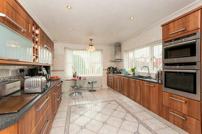 2 Bedroom Detached Bungalow For Sale In Inner Promenade, Fairhaven, Lytham St Annes, FY8