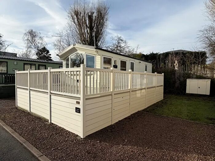 2 Bedroom Park Home For Sale In Warwick Road, Stratford-Upon-Avon, CV37