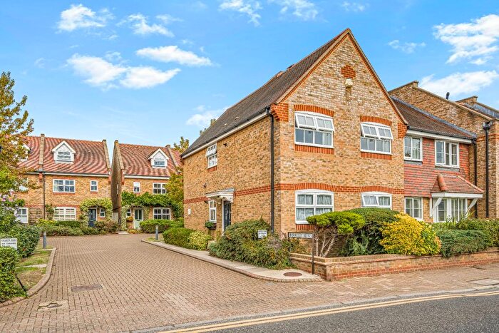 2 Bedroom Maisonette For Sale In Berkeley Mews, Thames Street, Lower Sunbury, TW16