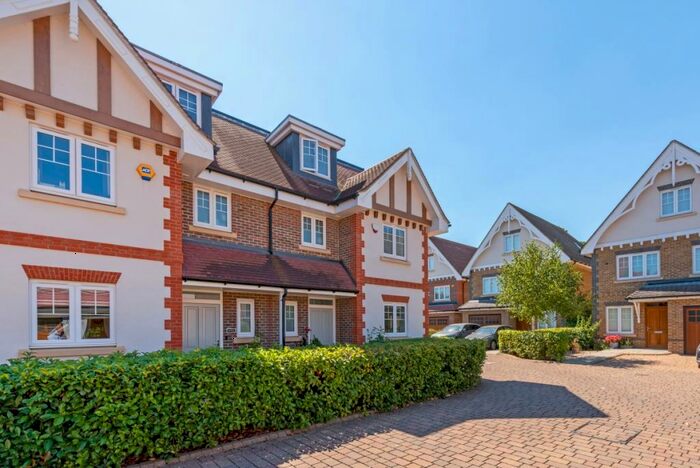 4 Bedroom Semi-Detached House To Rent In Parker Gardens Old Windsor, SL4