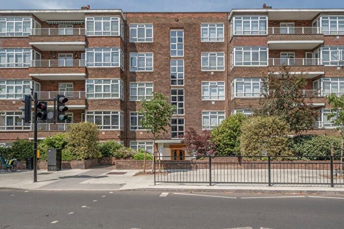 4 Bedroom Flat For Sale In Richmond Hill, Richmond, TW10