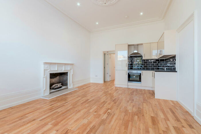 2 Bedroom Flat To Rent In Lawrence Road, South Norwood, SE25