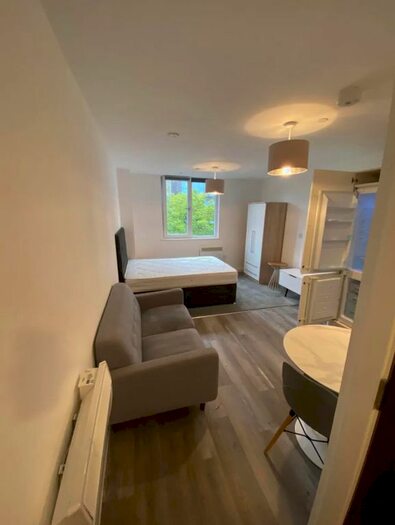Studio To Rent In Talbot Road, Manchester, M16