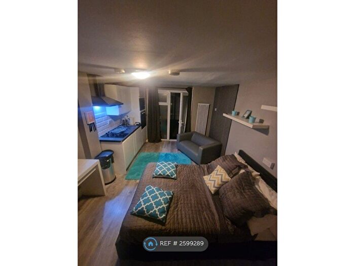 Studio To Rent In Wellsford Avenue, Solihull, B92