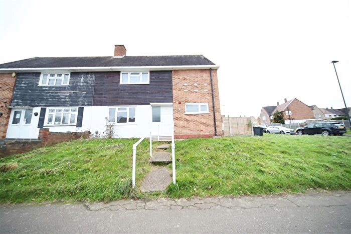 4 Bedroom Semi-Detached House To Rent In Roundhill Drive, Enfield, EN2