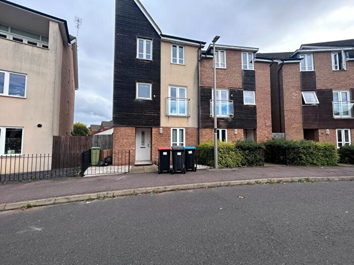 4 Bedroom Semi-Detached House To Rent In Wenford, MK10