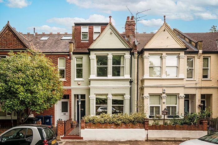 4 Bedroom Property To Rent In Hatfield Road, Chiswick, W4