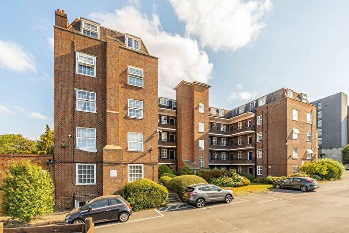 2 Bedroom Flat For Sale In Western Avenue, Ealing, W5