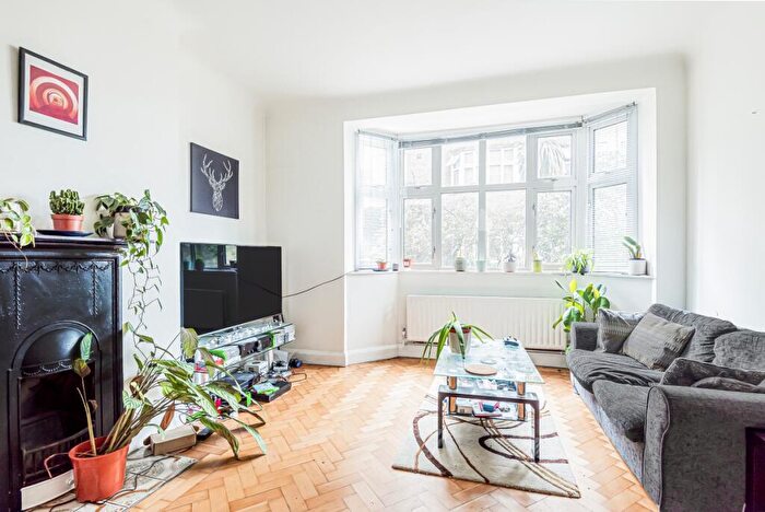 2 Bedroom Flat To Rent In Lower Road, Surrey Quays, London, SE16