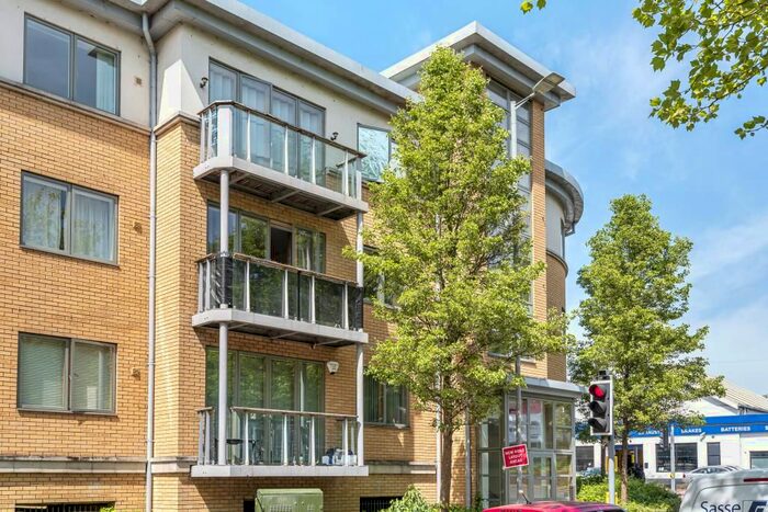 1 Bedroom Flat To Rent In High Wycombe, Buckinghamshire, HP11