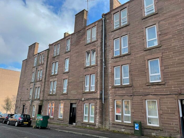 2 Bedroom Flat To Rent In Pitfour Street, Dundee, DD2