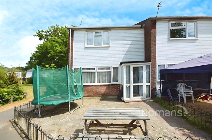 2 Bedroom End Terrace House To Rent In Carmarthen Close, Farnborough, GU14