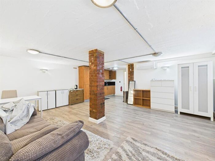 1 Bedroom Apartment To Rent In Sclater Street, Shoreditch, E1