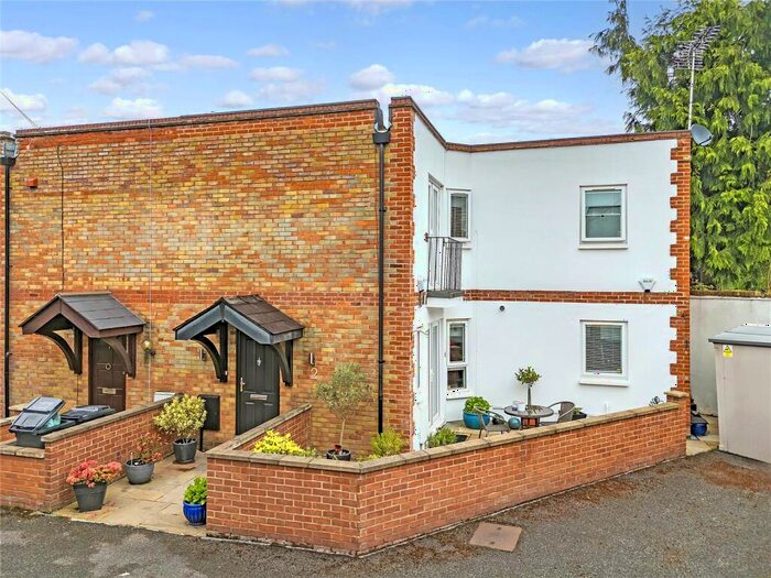 3 Bedroom End Of Terrace House For Sale In Buckingham Mews, London, N1