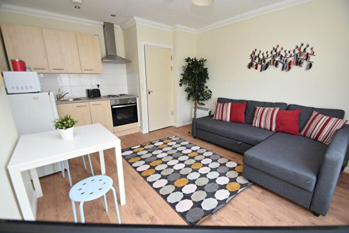 1 Bedroom Flat To Rent In Green Street, Riverside, Cardiff, CF11