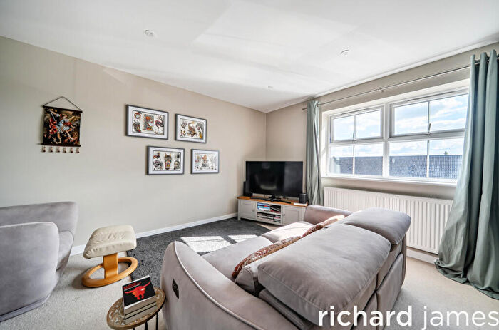 2 Bedroom Flat For Sale In Cloatley Crescent, Royal Wootton Bassett, SN4