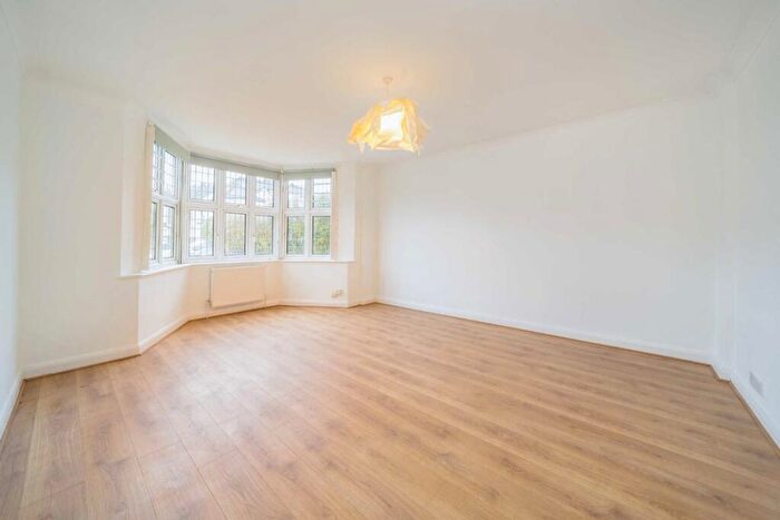 2 Bedroom Flat To Rent In Lyndale Avenue, West Hampstead, NW2