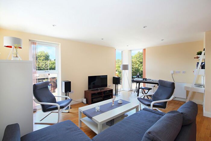 1 Bedroom Flat To Rent In Green Lanes, London, N4