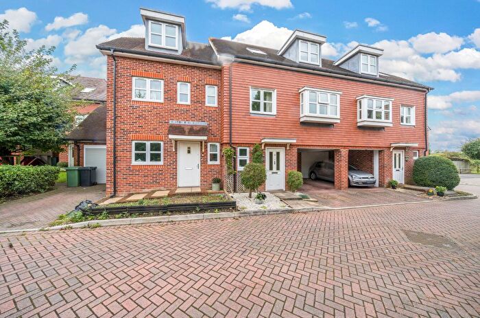 3 Bedroom Terraced House For Sale In Pentons Close, Holybourne, Alton, Hampshire, GU34