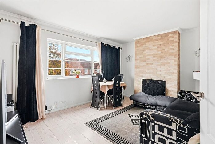 2 Bedroom Flat To Rent In Churchview Road, Twickenham, TW2