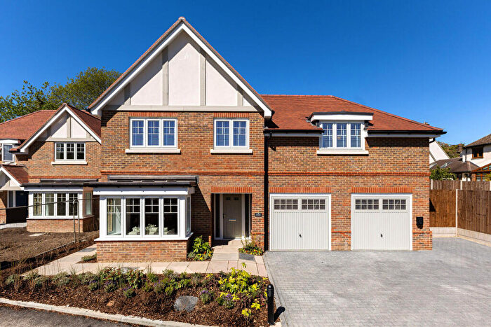 4 Bedroom Detached House For Sale In Herb Grove, Banstead, SM7