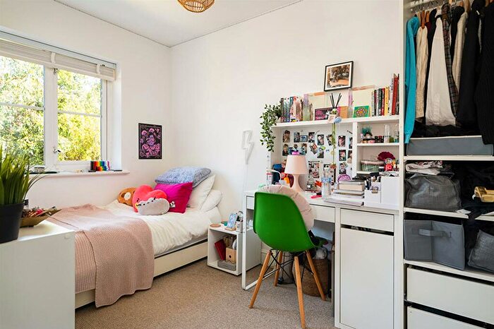 3 Bedroom End Of Terrace House For Sale In Farmers End, Charvil, Reading, RG10