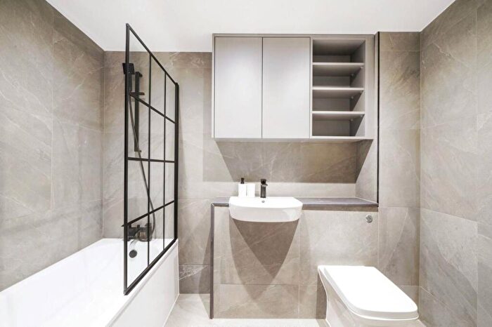 2 Bedroom House To Rent In Balham High Road, Balham, London, SW12