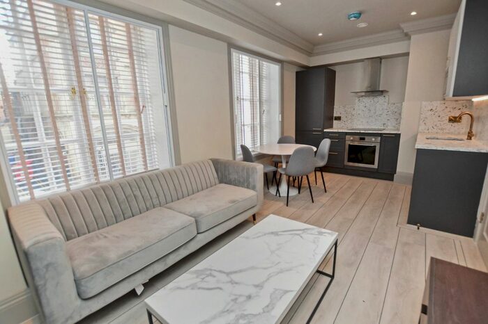 2 Bedroom Flat To Rent In Cross Street, City Centre, Manchester, M2