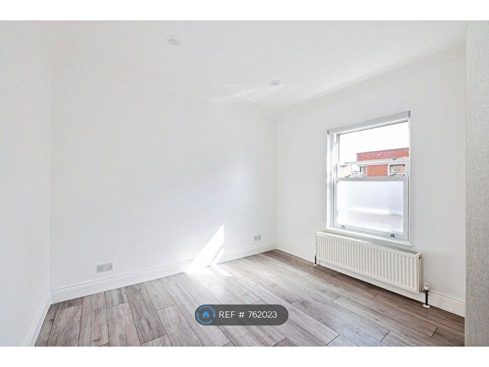 3 Bedroom Flat To Rent In Pratt Street, London, NW1