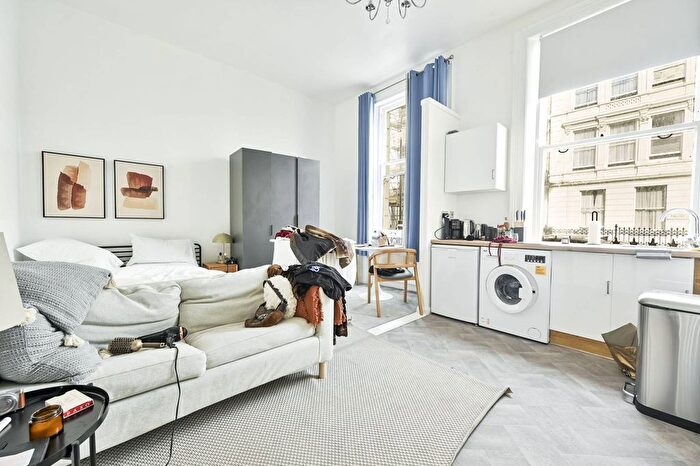 Studio To Rent In Barons Court, Barons Court, London, W14