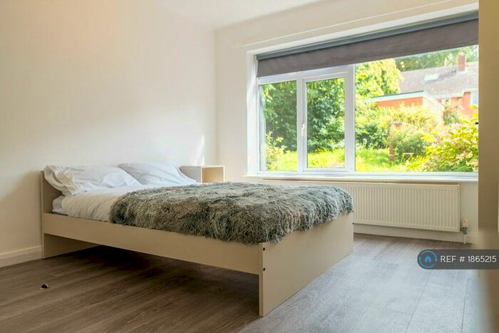 5 Bedroom Detached House To Rent In Dunvegan Close, Exeter, EX4