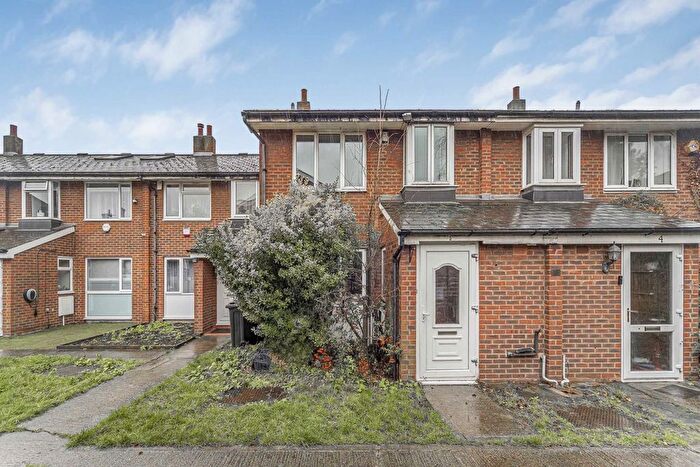 4 Bedroom Terraced House For Sale In Prescott Close, Streatham, SW16