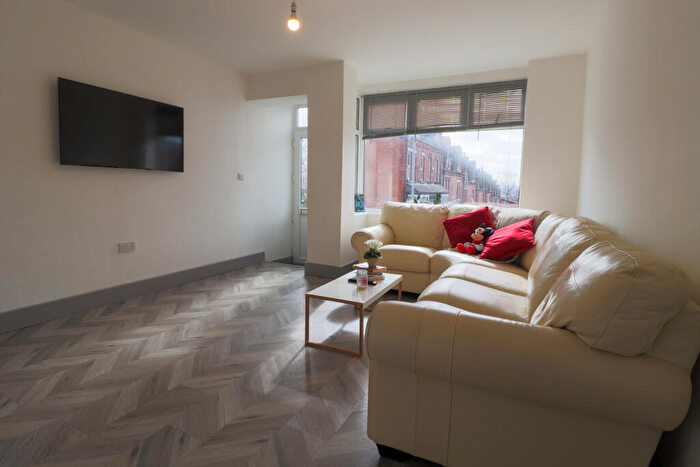 2 Bedroom House To Rent In Manor Avenue, Leeds, LS6
