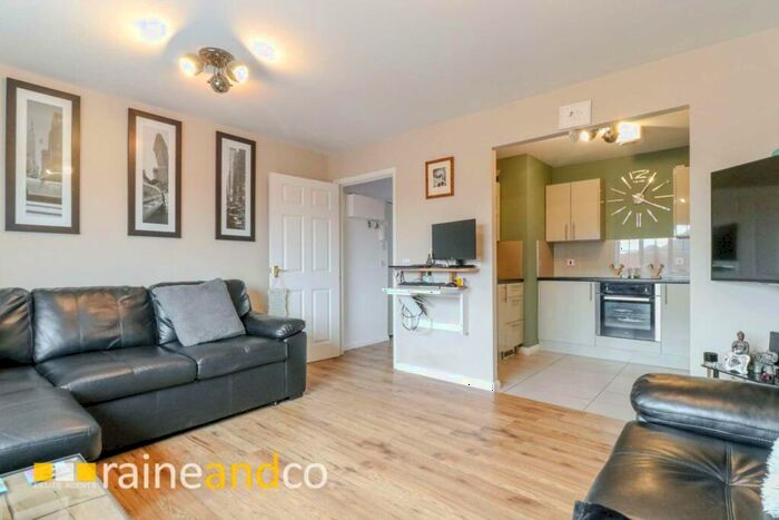 1 Bedroom Flat To Rent In Cornflower Way, Hatfield, AL10