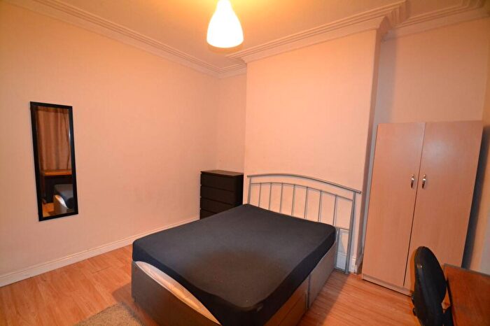 5 Bedroom House To Rent In Dickenson Road, Manchester, M13