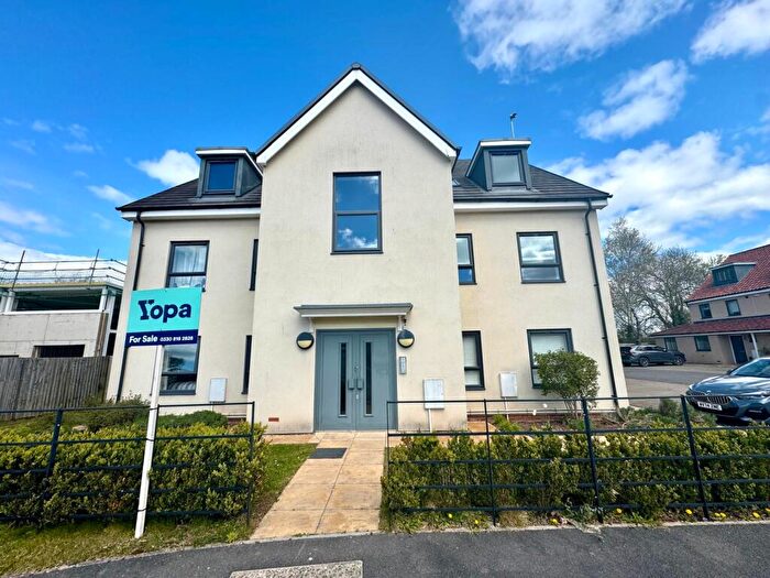 2 Bedroom Flat For Sale In Whitebridge Gardens, Thornbury, BS35