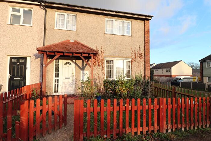 3 Bedroom End Of Terrace House To Rent In Deneway, Basildon, SS16