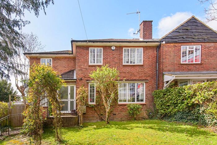 4 Bedroom Houseboat For Sale In Elmbank Avenue, Barnet, EN5