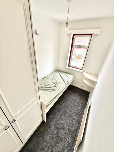 1 Bedroom Semi-Detached House To Rent In Cleveland Gardens, London, NW2