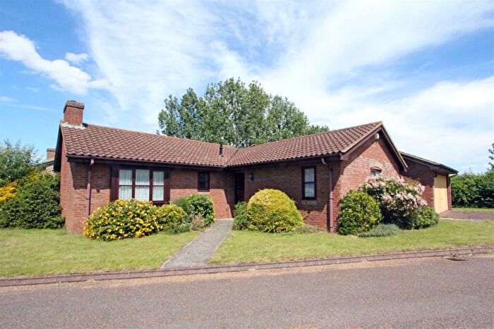 3 Bedroom Bungalow For Sale In Swallowfield, Upper Caldecote, Biggleswade, SG18