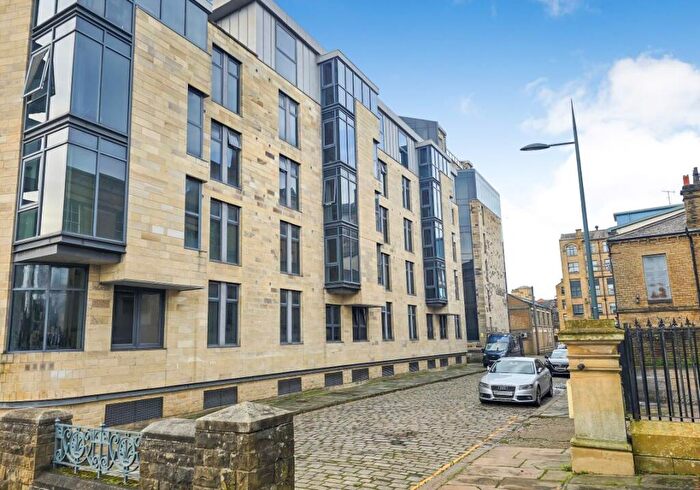 1 Bedroom Flat For Sale In The Gatehaus, Leeds Road, Bradford, West Yorkshire, BD1