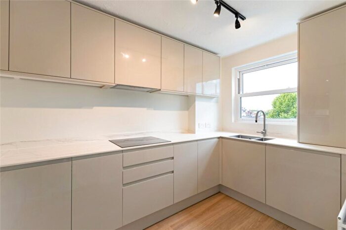 2 Bedroom Flat To Rent In Paveley Drive, Morgans Walk, Battersea, London, SW11